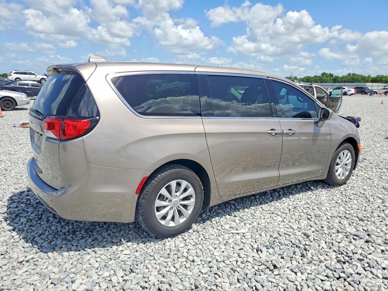 2018 Chrysler Pacifica Touring Plus - Фото 3