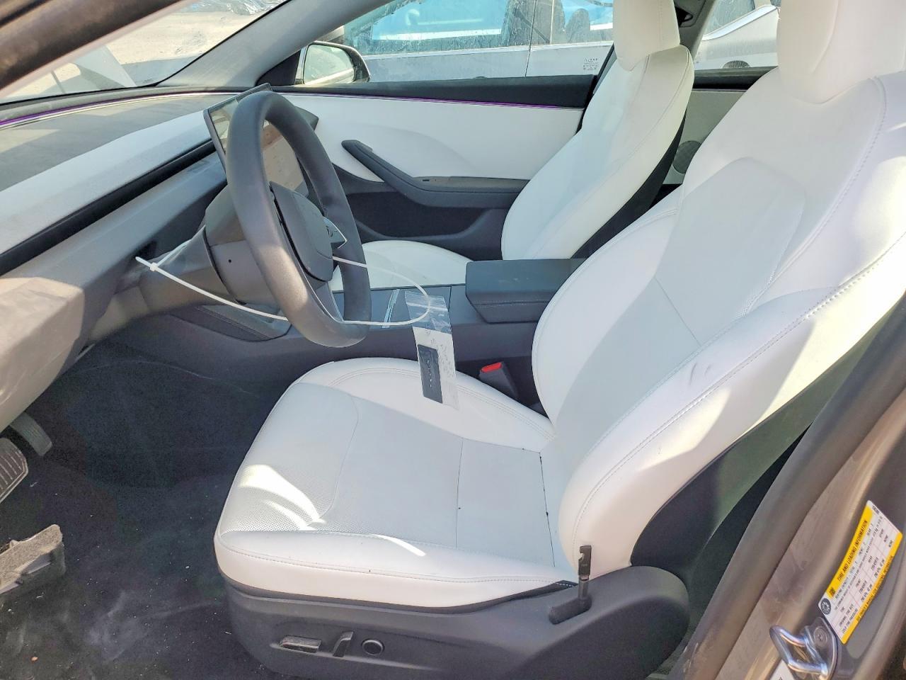 2025 Tesla Model 3 - Фото 7