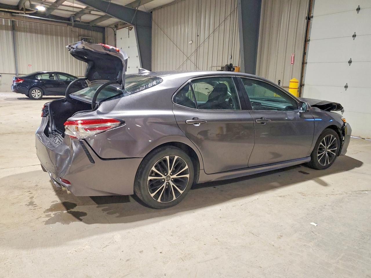 2019 Toyota Camry - Фото 3