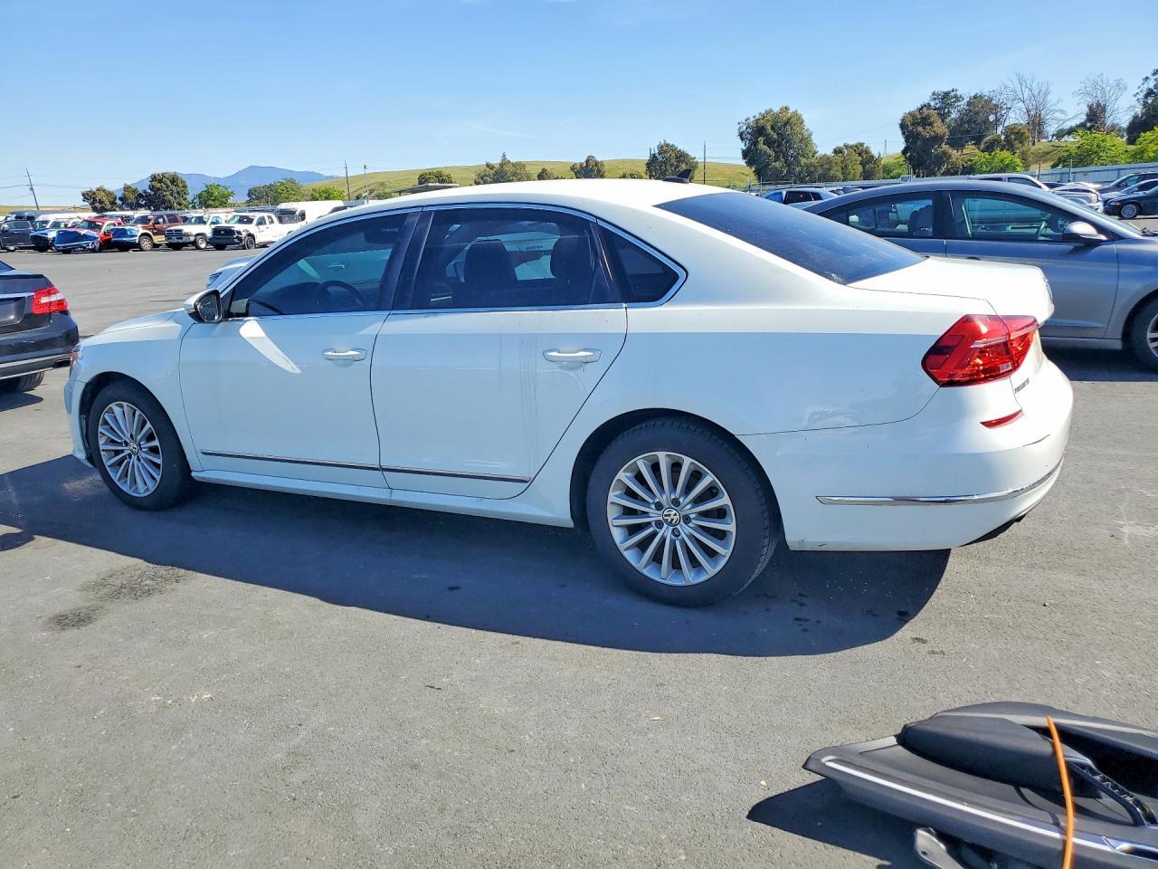 2016 Volkswagen Passat Se - Фото 2