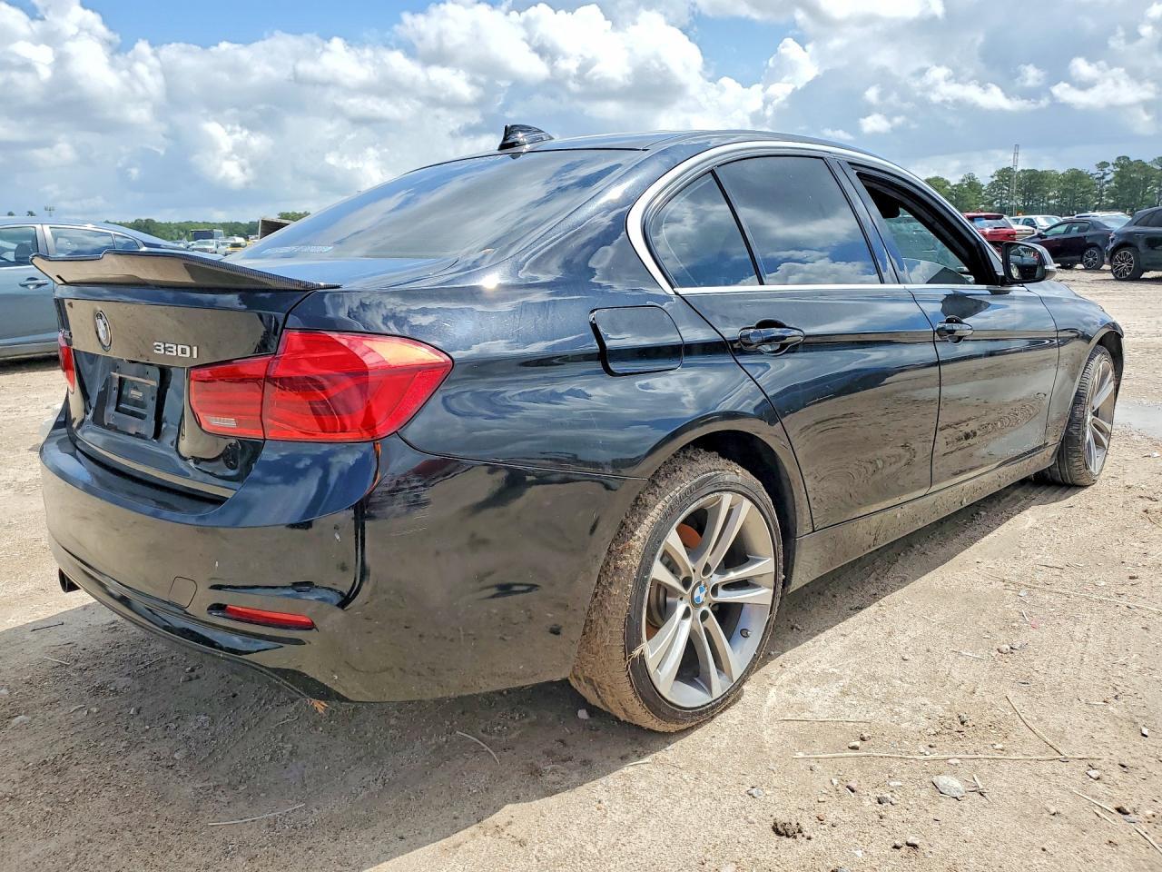 2018 BMW 330 Xi - Image 3
