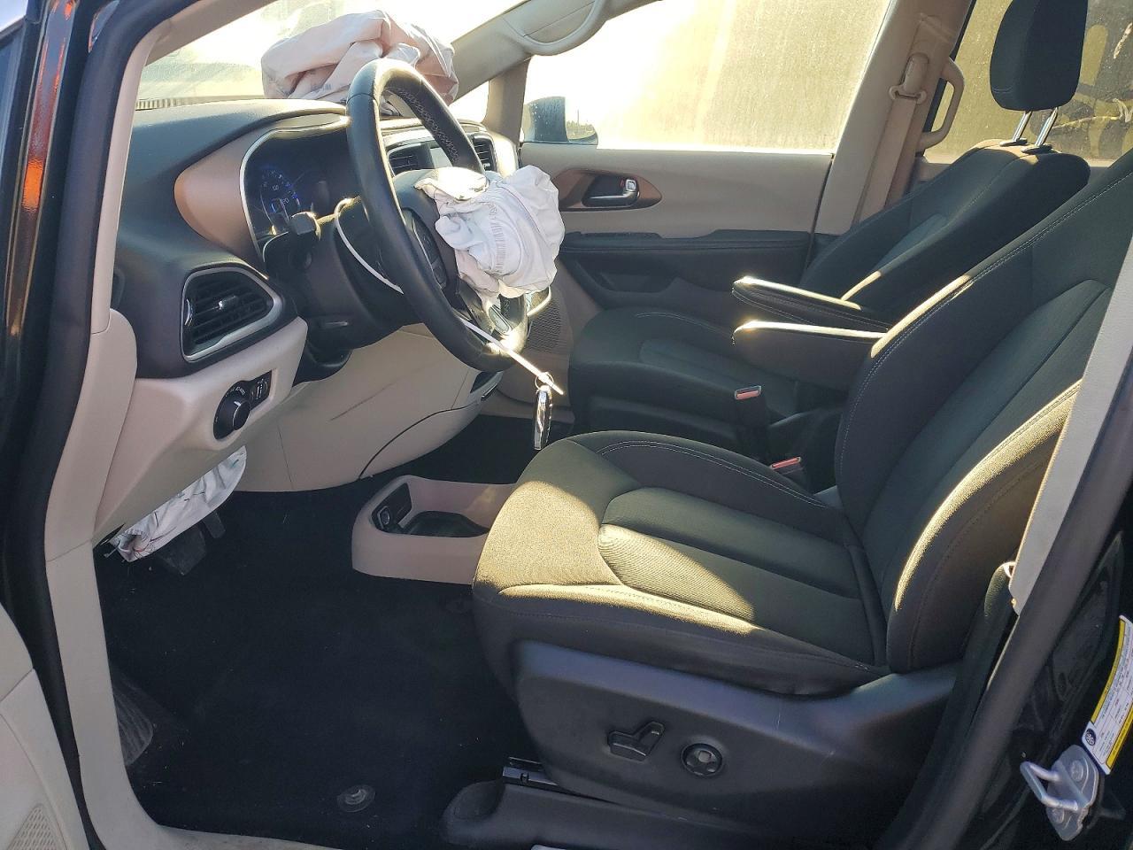 2022 Chrysler Voyager Lx - Image 7