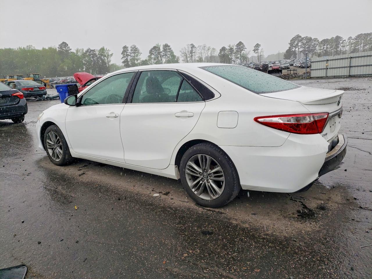 2017 Toyota Camry Se - Image 2