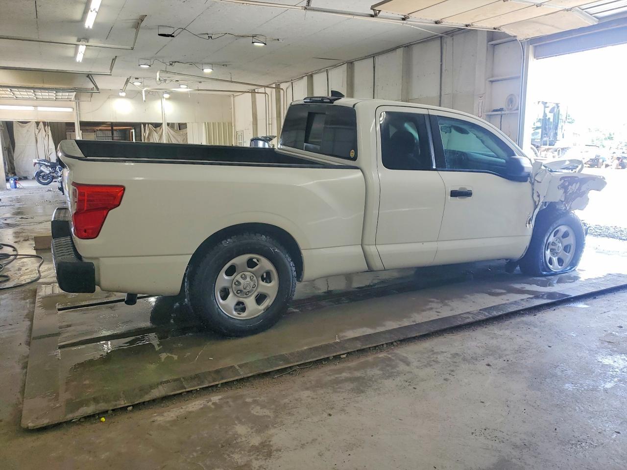 2022 Nissan Titan S - Image 3