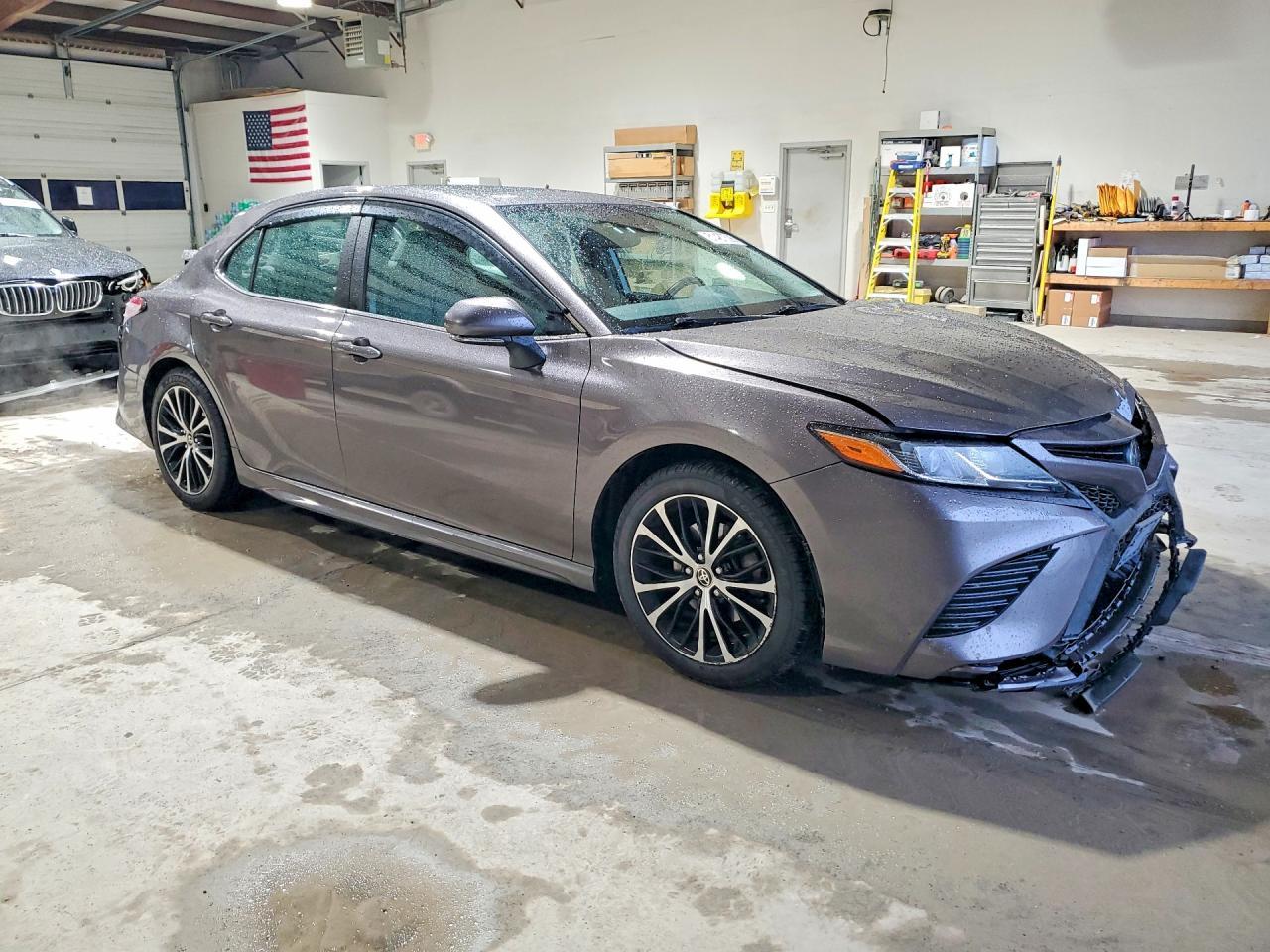 2020 Toyota Camry Se - Фото 4