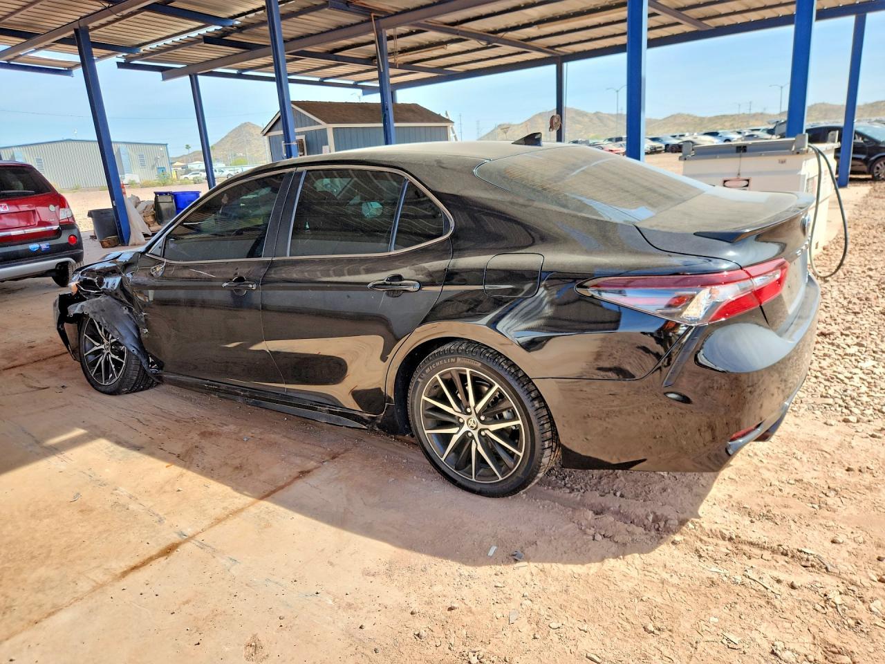 2021 Toyota Camry Se - Фото 2