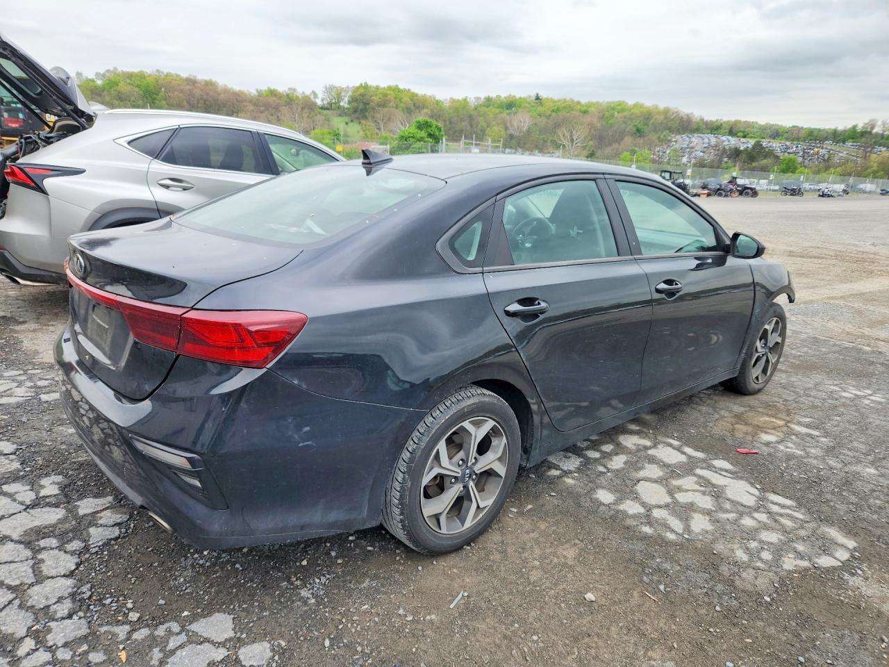 2021 Kia Forte Lxs - Image 3