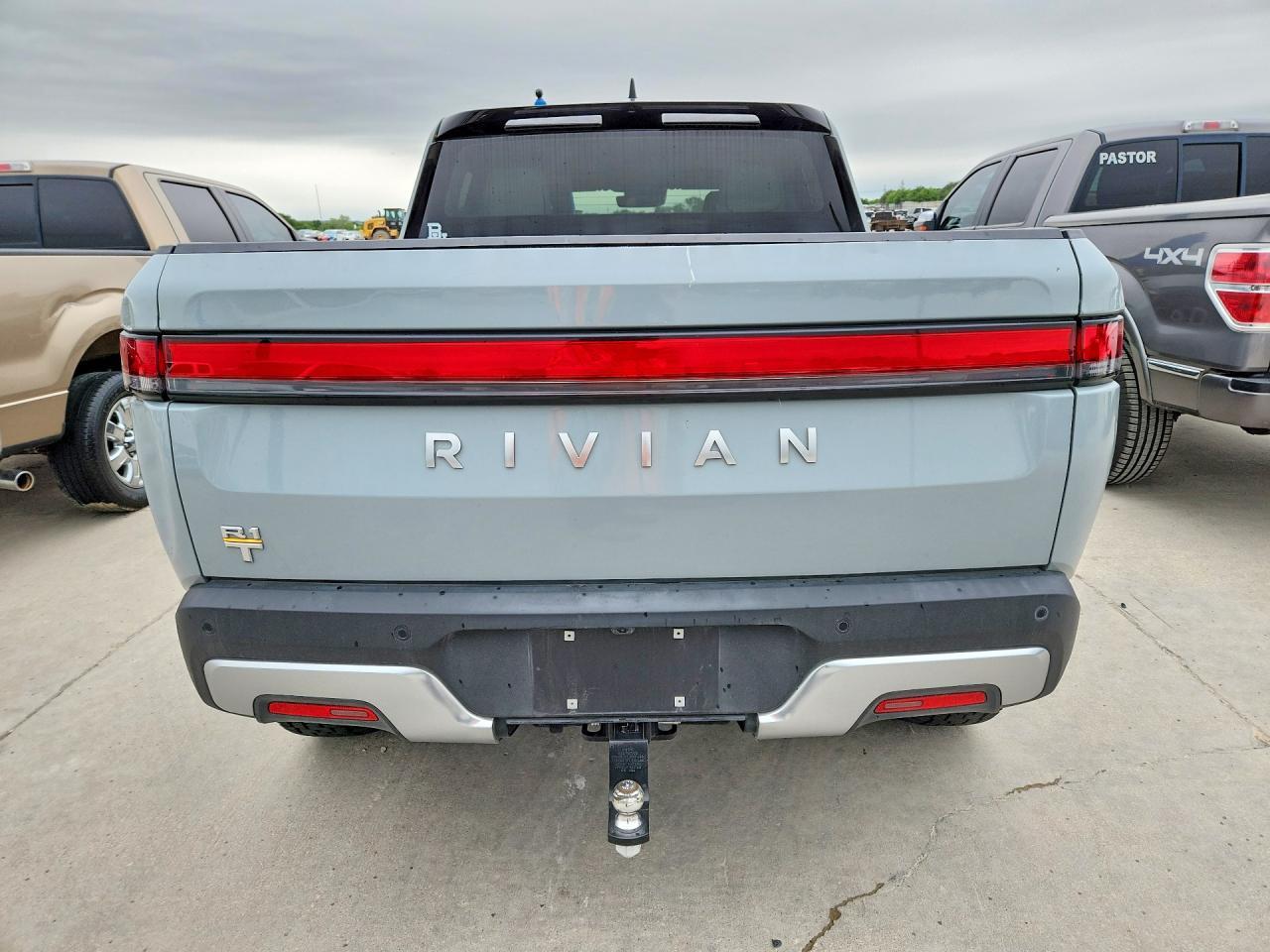 2022 Rivian R1T Adventure - Фото 6