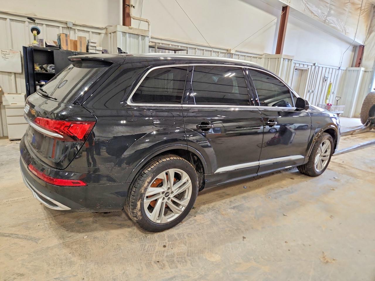 2022 Audi Q7 Premium Plus - Image 3