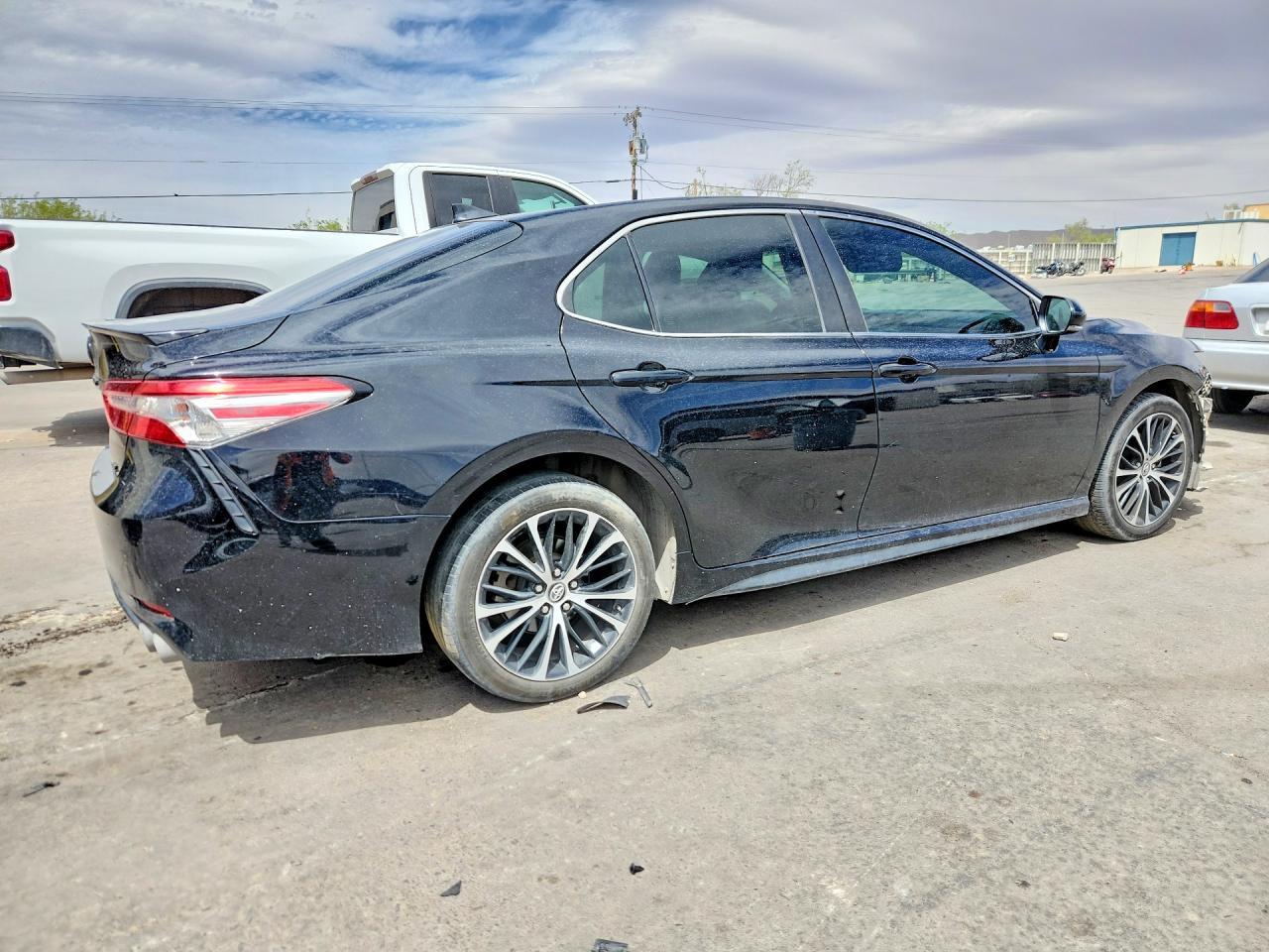 2019 Toyota Camry Se - Фото 3