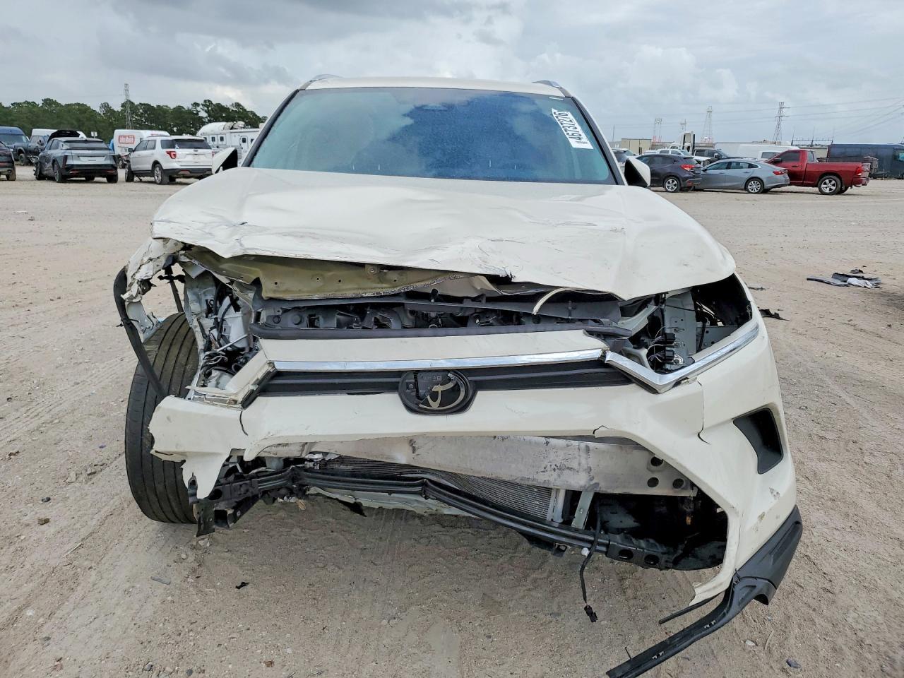 2024 Toyota Grand Highlander Xle - Image 5