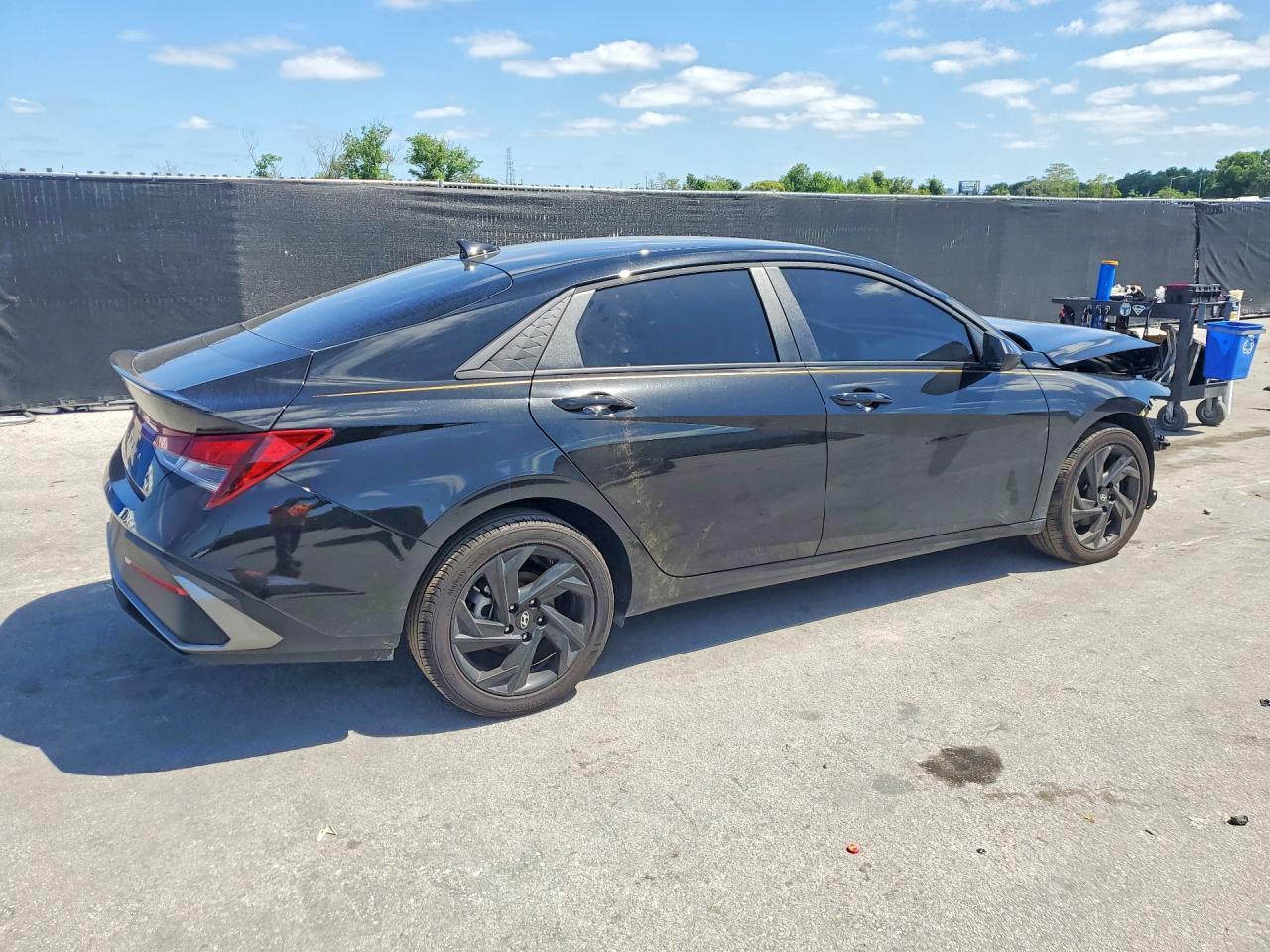 2026 Hyundai Elantra Sel Sport - Image 3