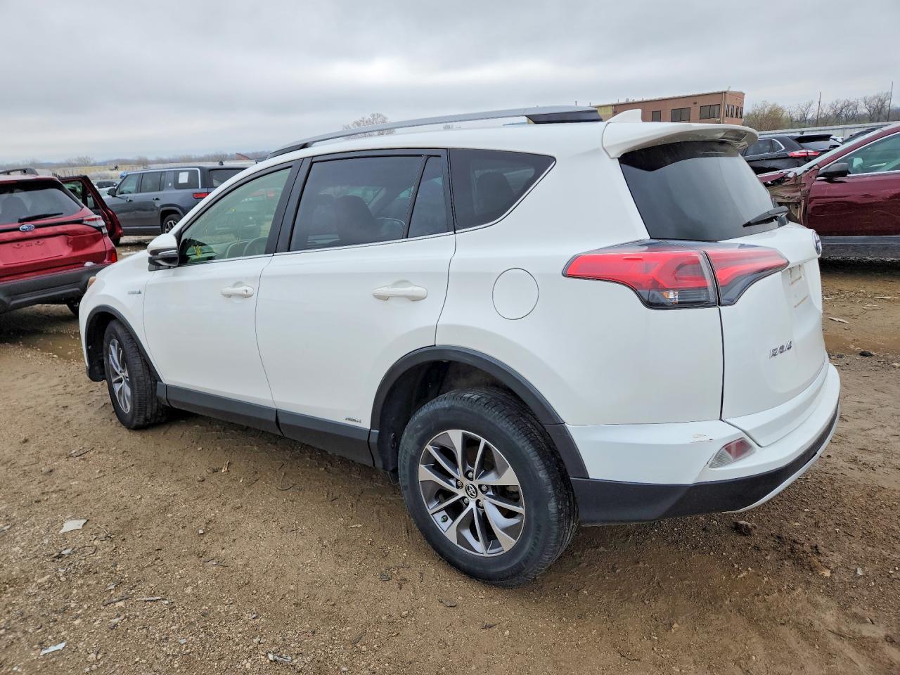 2017 Toyota Rav4 Hybrid Xle - Image 2