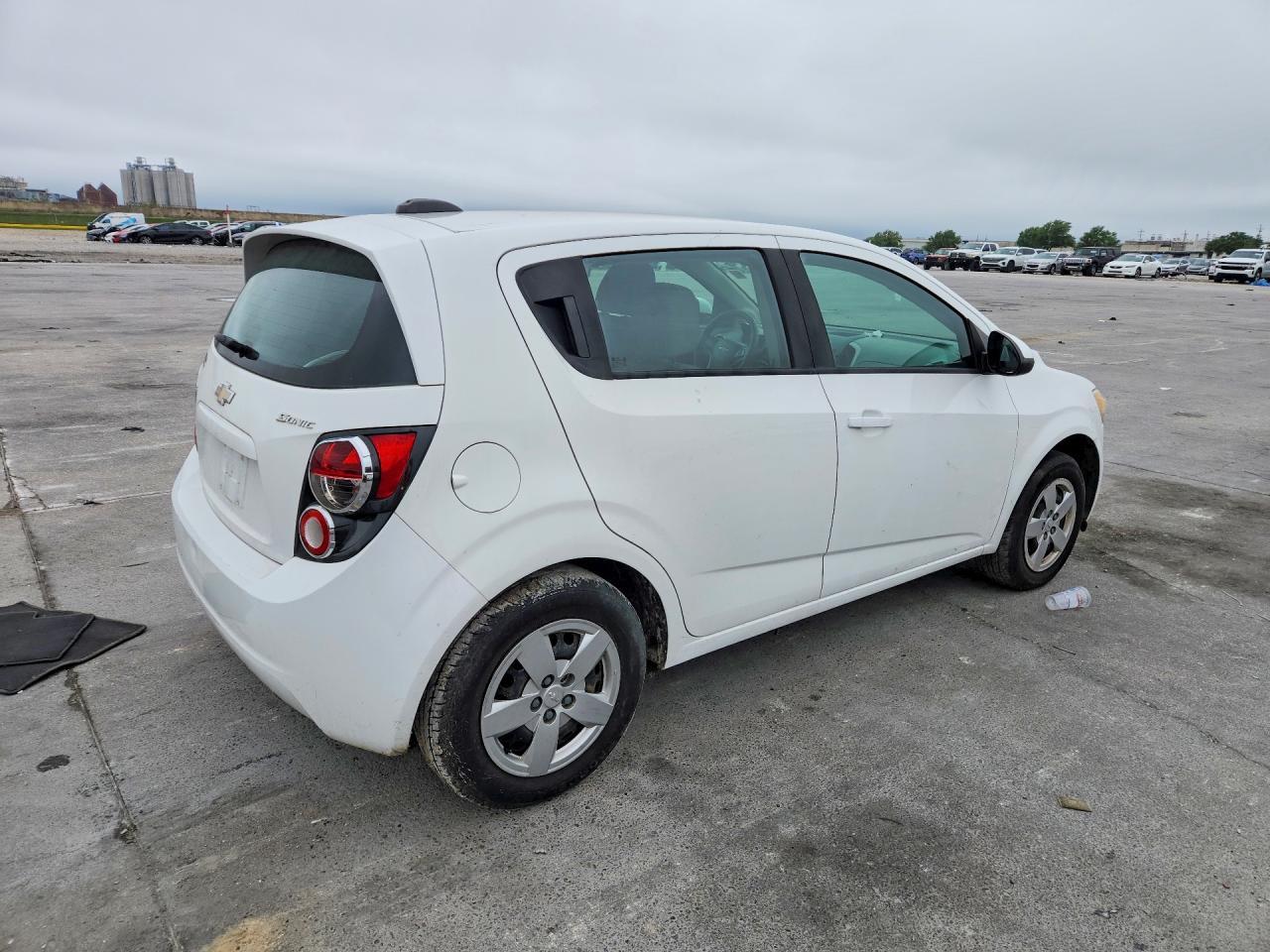2016 Chevrolet Sonic Ls - Image 3