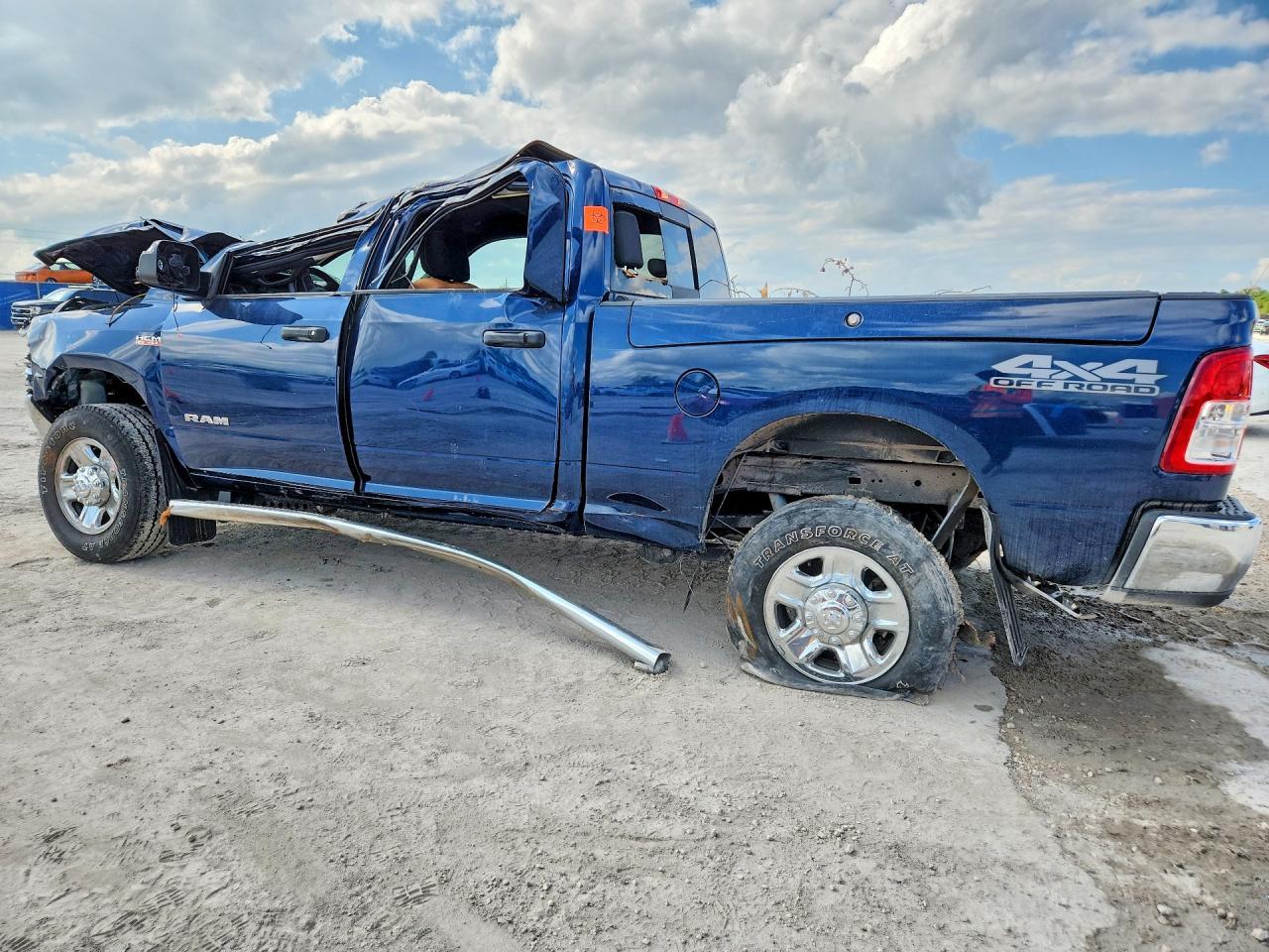 2022 Ram 2500 Tradesman - Фото 2