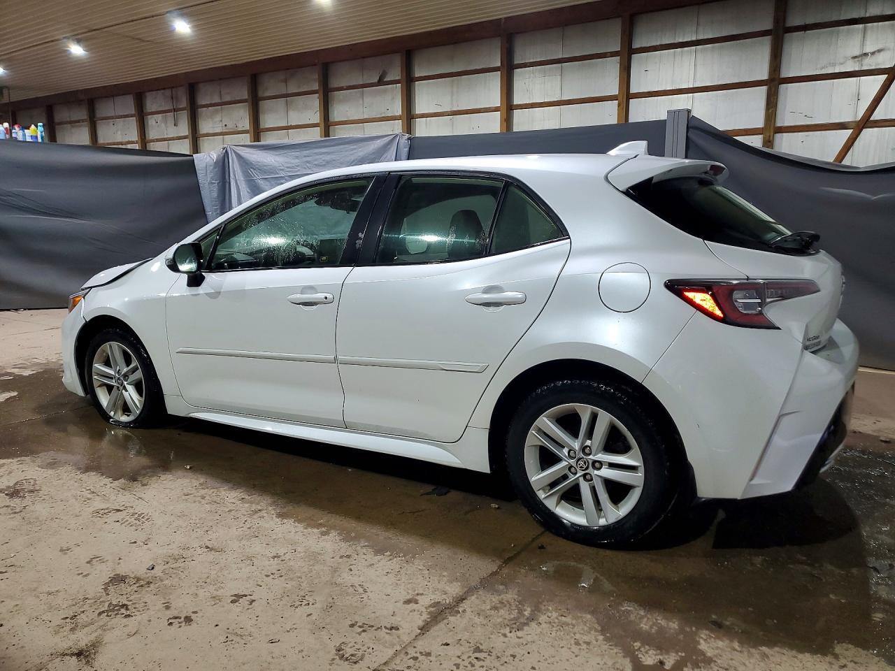 2021 Toyota Corolla Hatchback Se - Фото 2