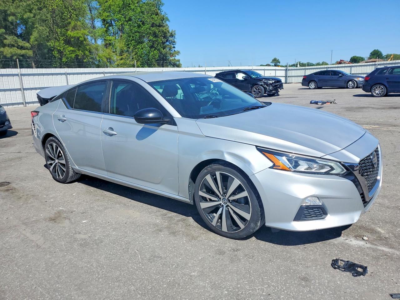 2020 Nissan Altima Sr - Фото 4