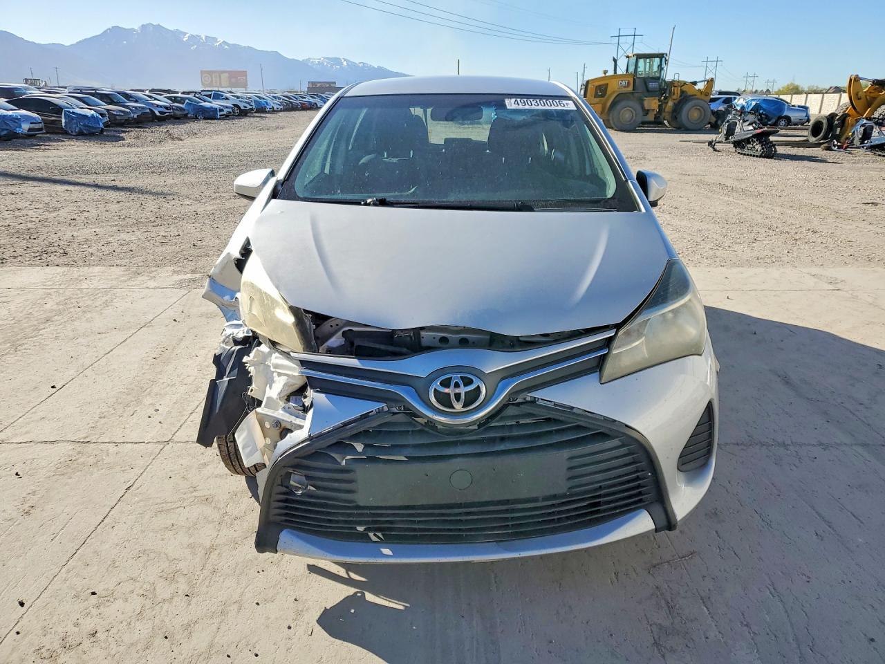 2015 Toyota Yaris 5-Door L - Image 5