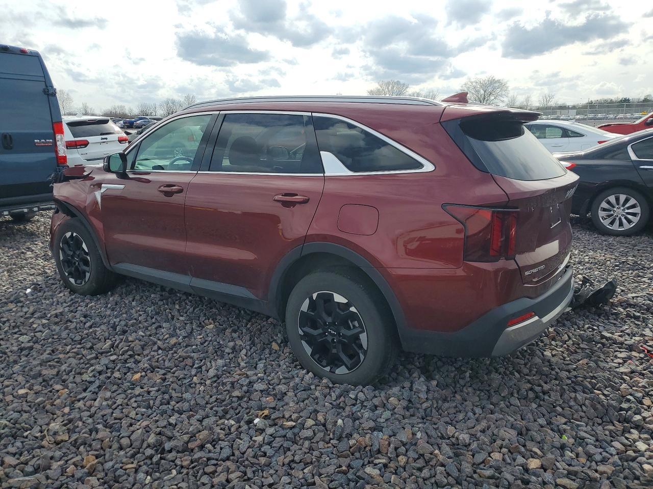 2025 Kia Sorento S - Image 2