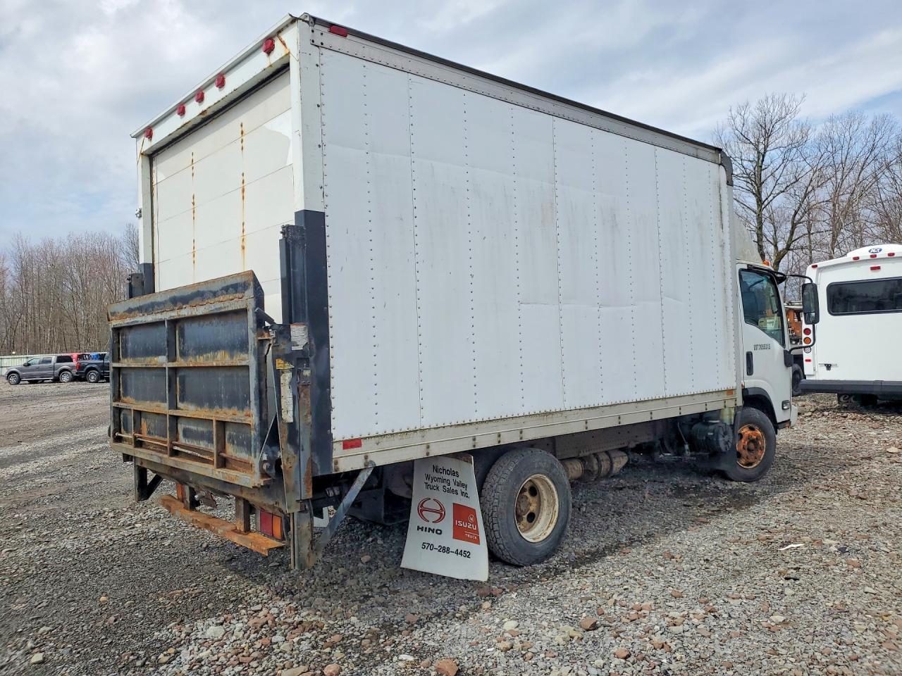 2009 Isuzu Npr Delivery Truck - Image 3