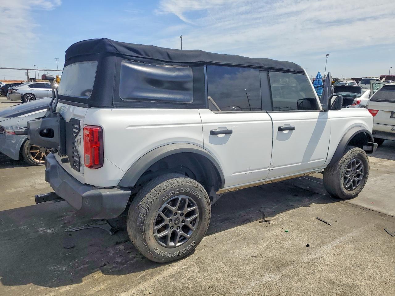 2022 Ford Bronco Base - Image 3