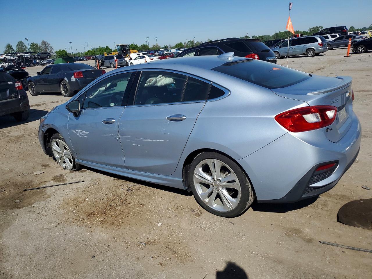 2017 Chevrolet Cruze Premier - Image 2