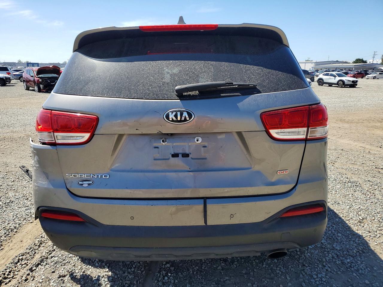 2017 Kia Sorento Lx - Image 6