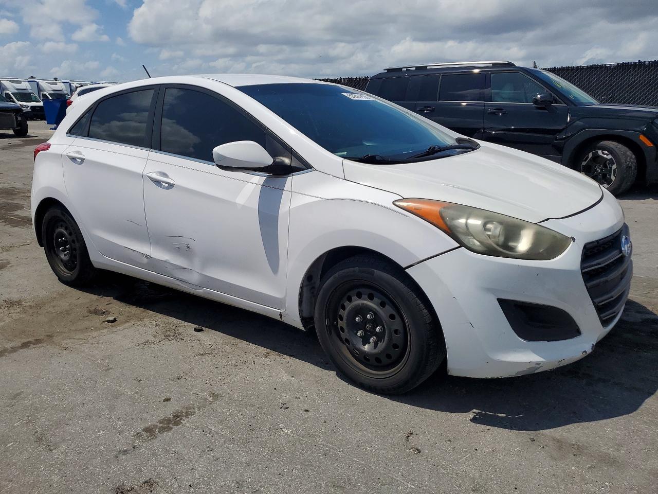 2016 Hyundai Elantra Gt Base - Image 4