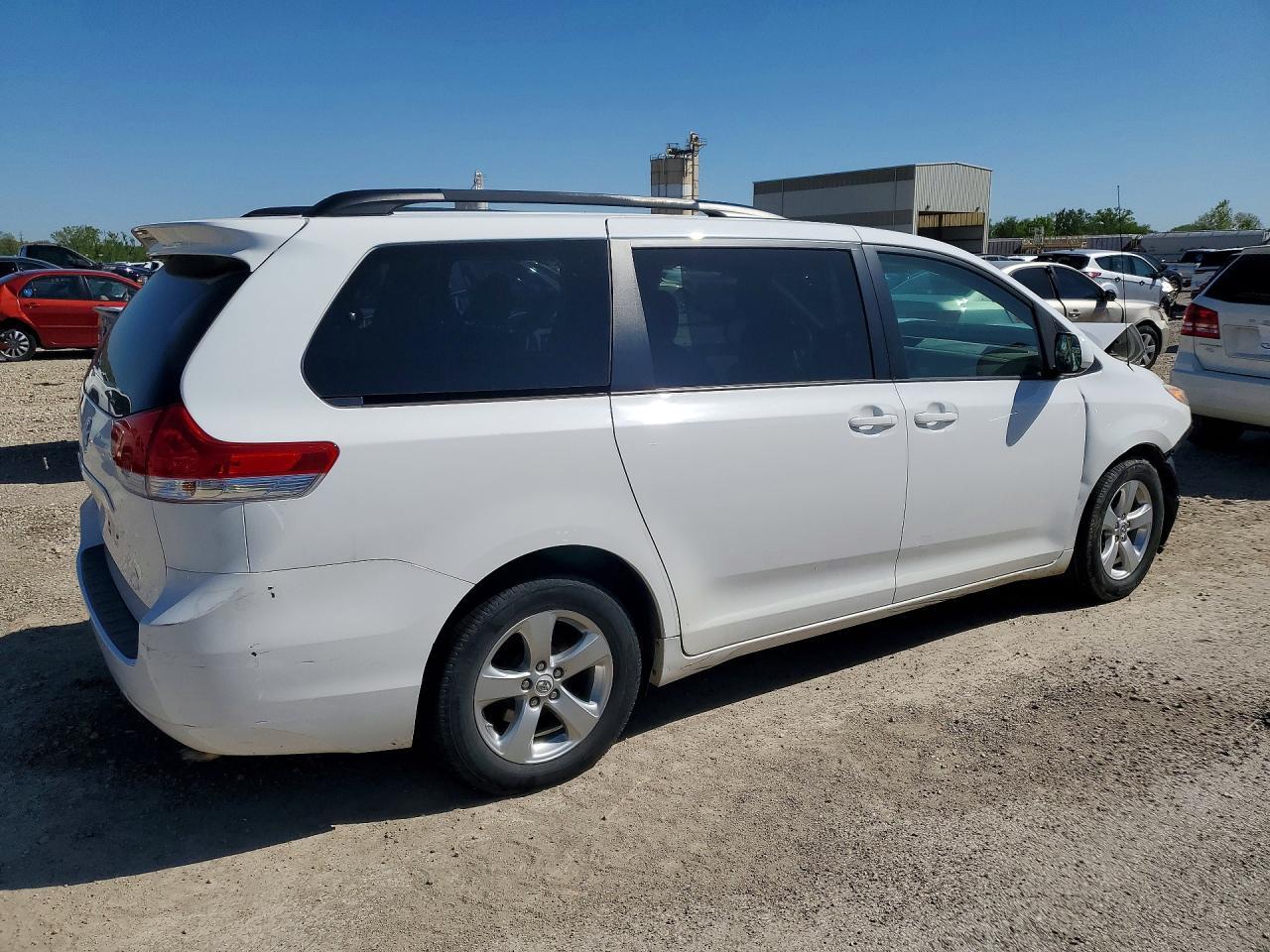 2014 Toyota Sienna Le - Фото 3