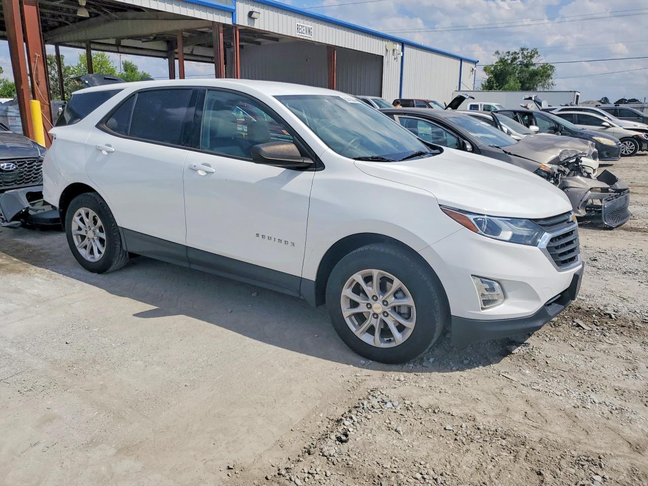 2019 Chevrolet Equinox Ls - Image 4