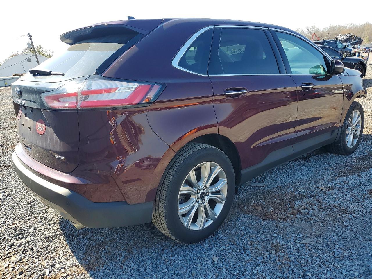 2024 Ford Edge Titanium - Image 3