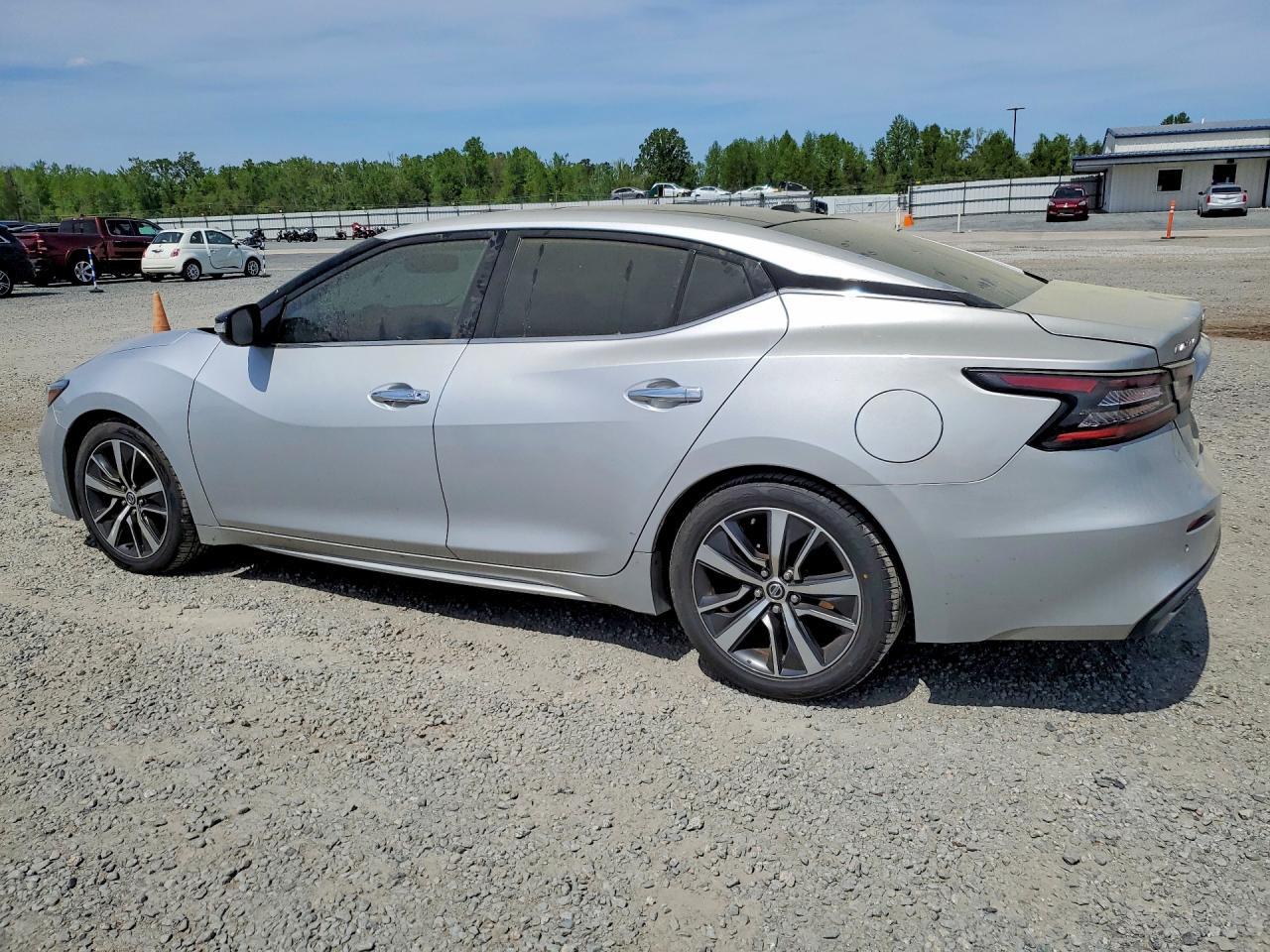 2019 Nissan Maxima - Image 2