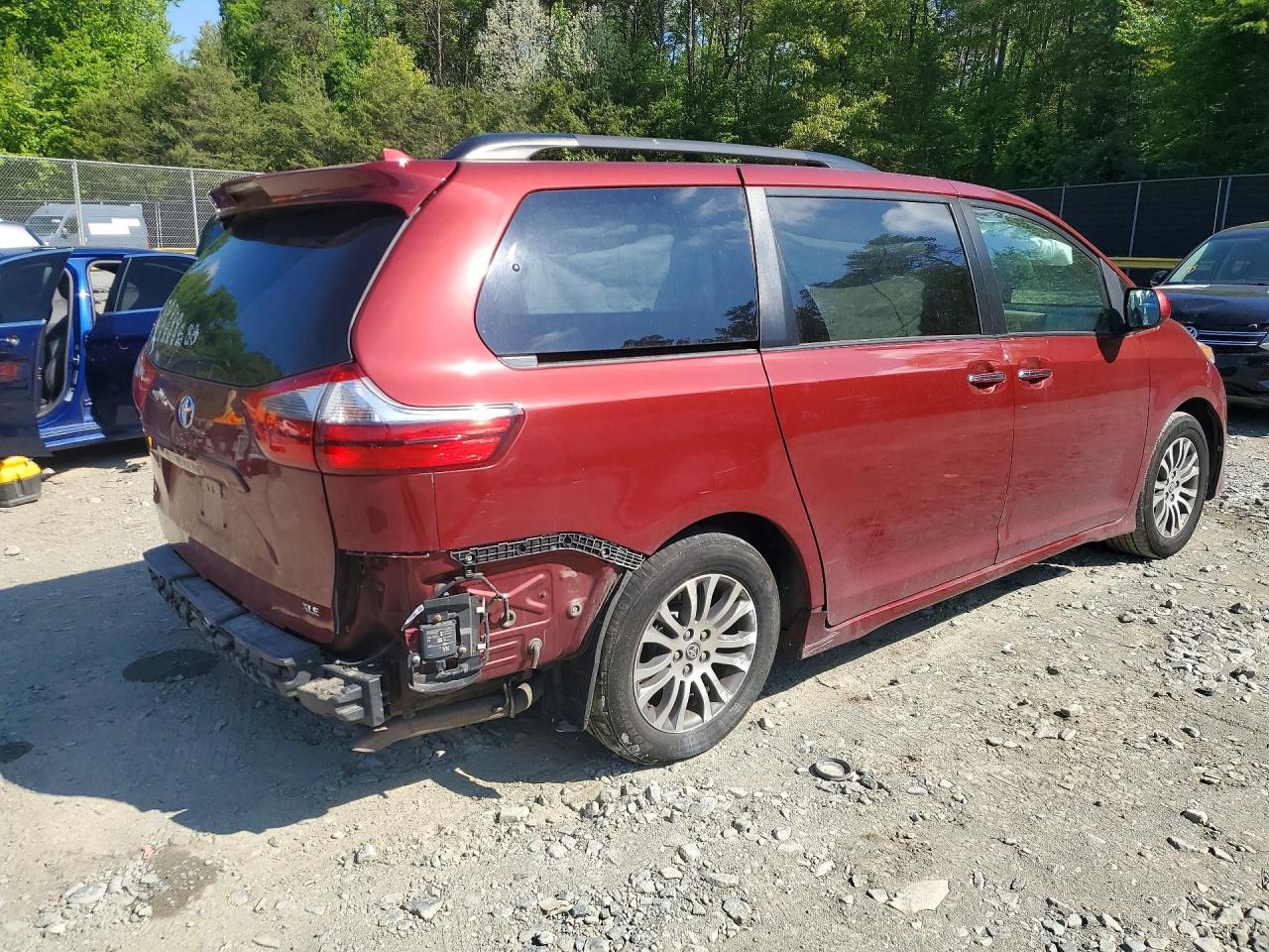 2020 Toyota Sienna Xle 8-Passenger - Image 3