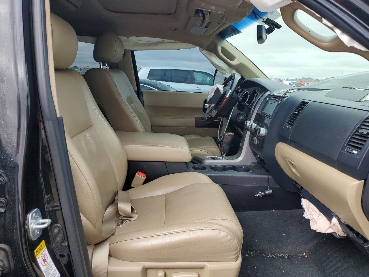 2016 Toyota Sequoia Platinum - Image 5