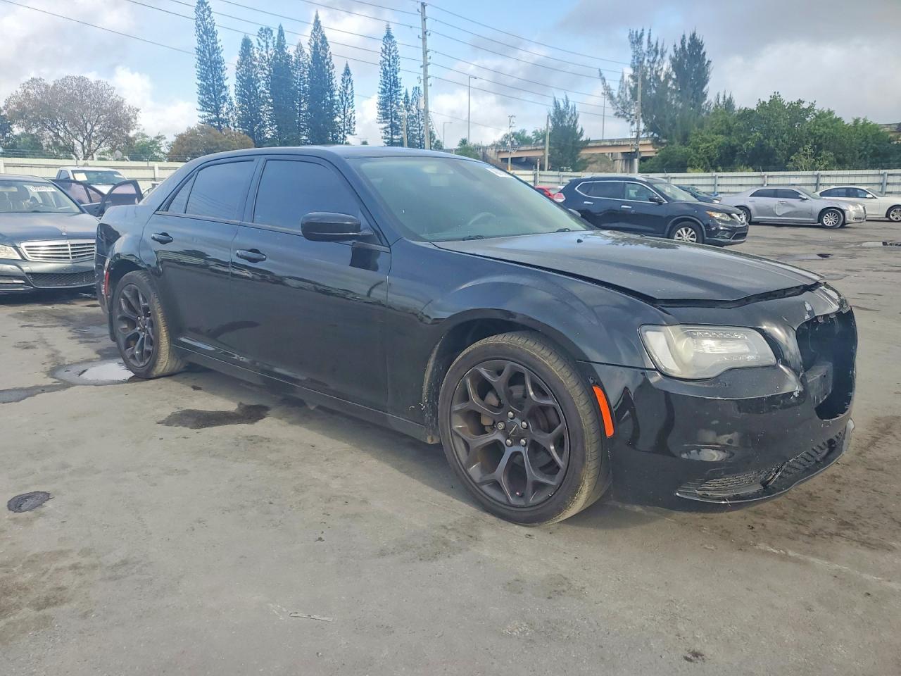 2019 Chrysler 300 Touring - Фото 4