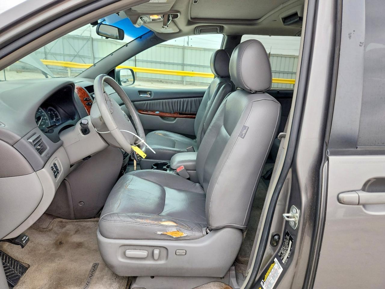 2005 Toyota Sienna Xle 7 Passenger - Image 7