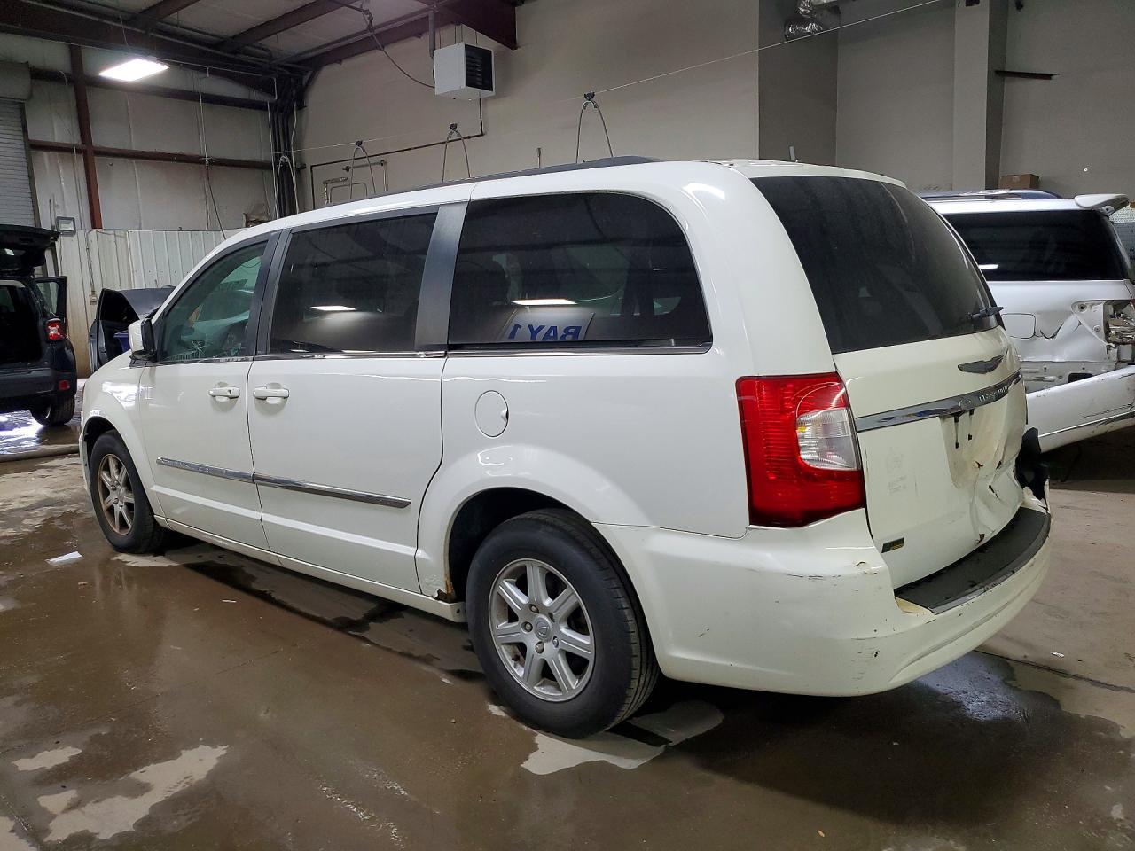 2012 Chrysler Town & Country Touring - Image 2