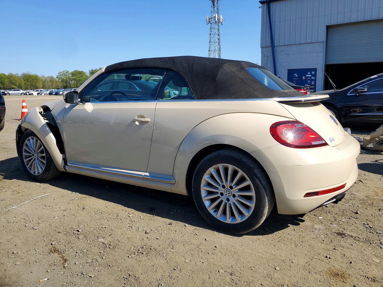 2019 Volkswagen Beetle S - Фото 2