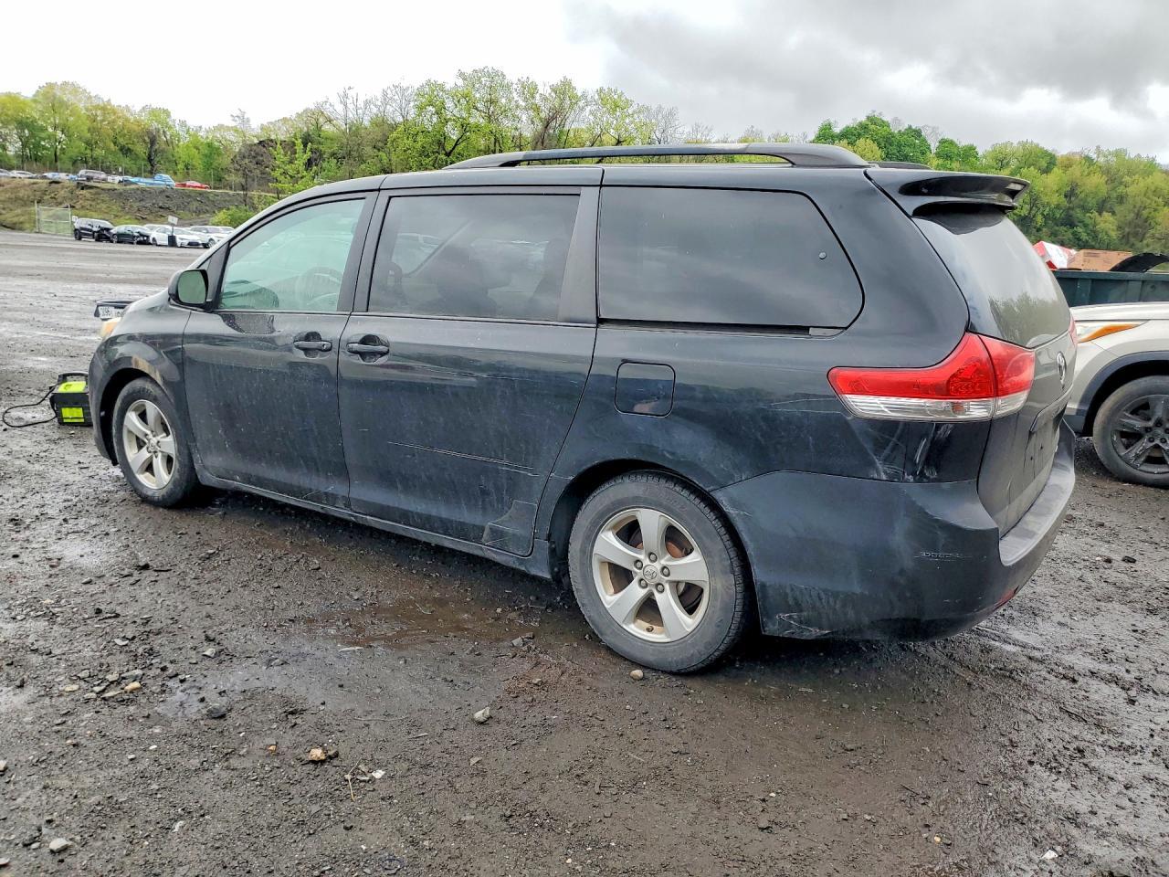 2013 Toyota Sienna Le - Фото 2