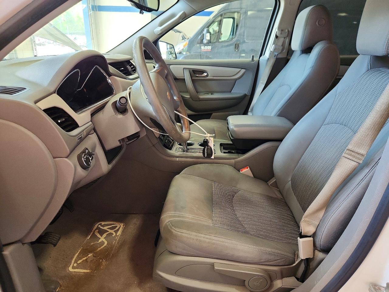 2017 Chevrolet Traverse Ls - Фото 7