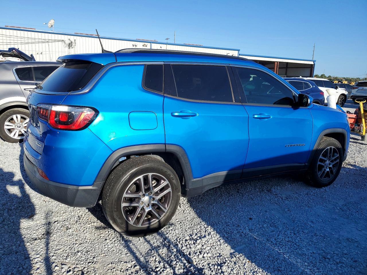 2020 Jeep Compass Latitude - Image 3