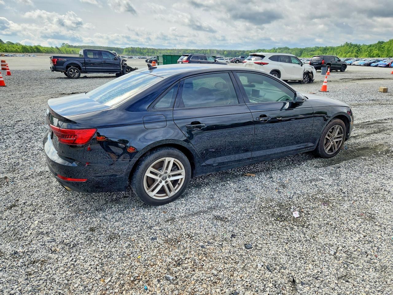 2017 Audi A4 Premium - Фото 3