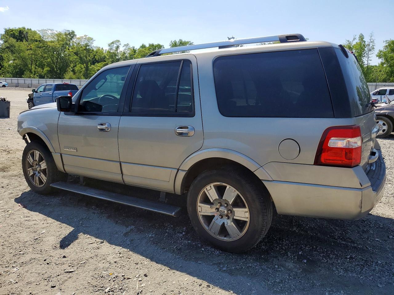 2008 Ford Expedition Limited - Image 2