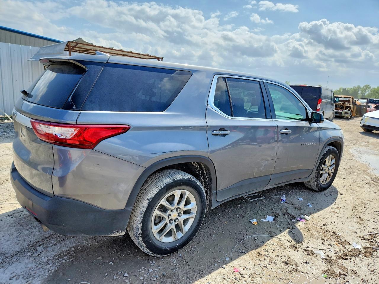 2020 Chevrolet Traverse Ls - Фото 3