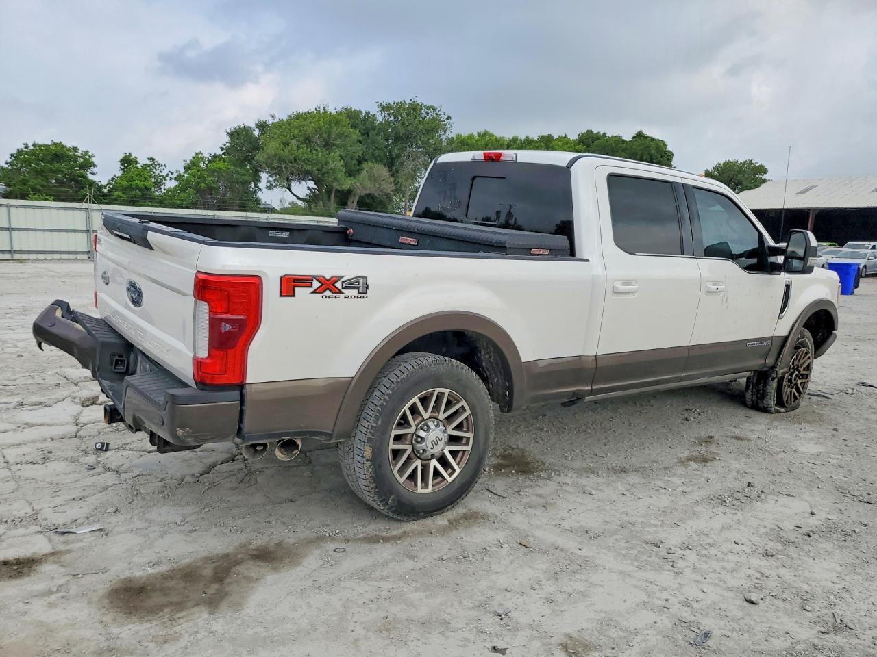 2017 Ford F250 Super Duty - Фото 3