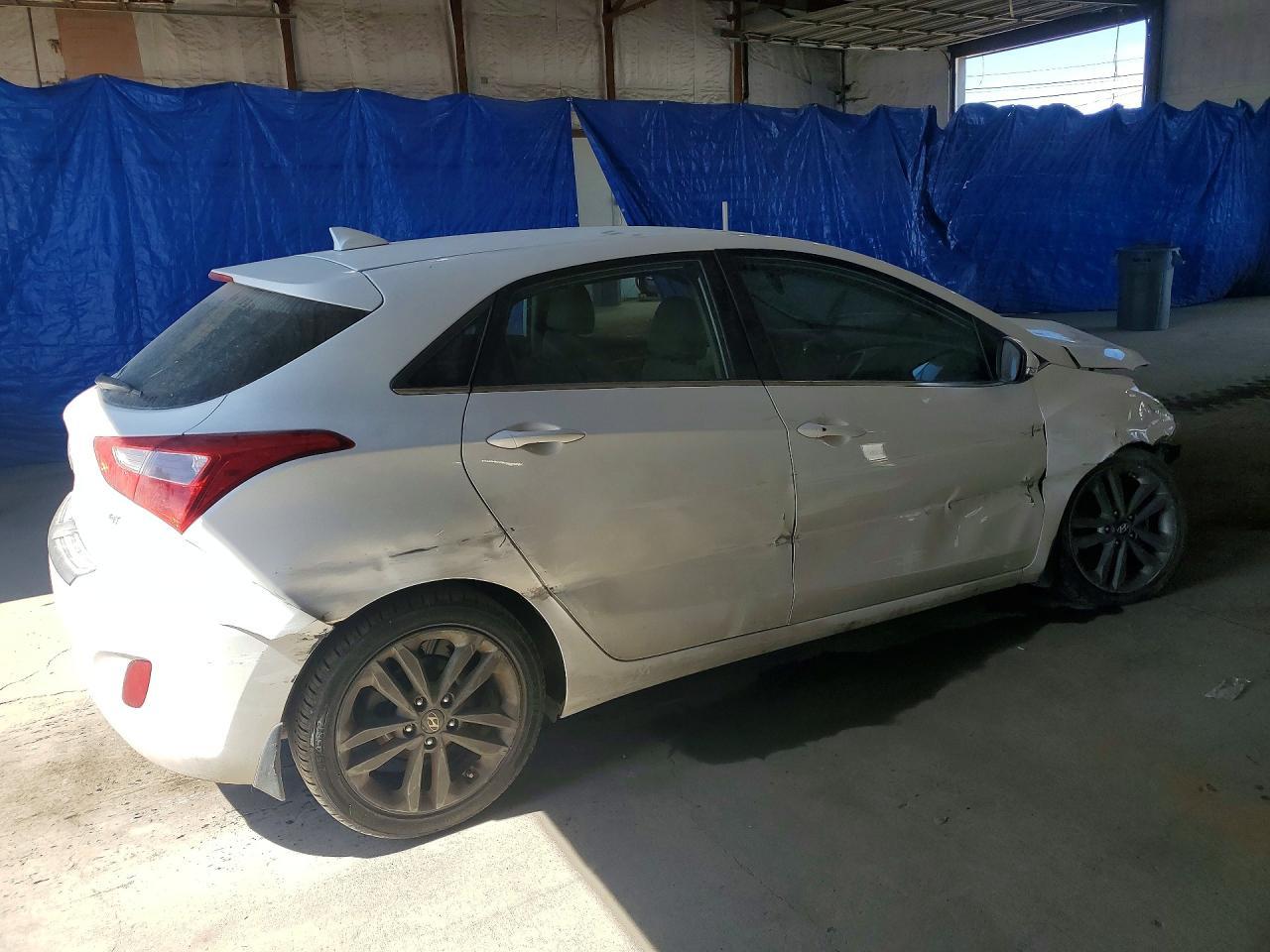 2016 Hyundai Elantra Gt Base - Image 3