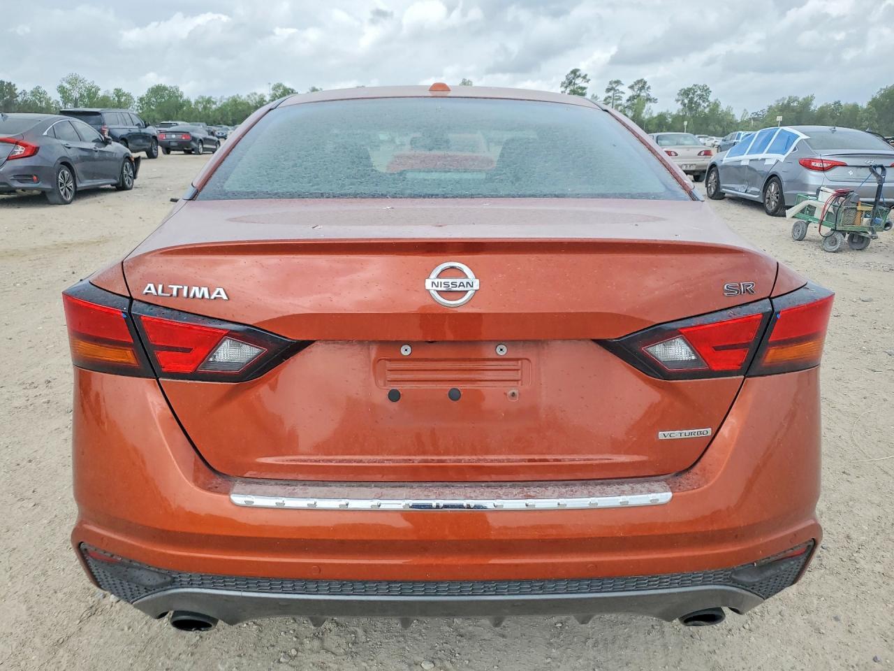 2021 Nissan Altima - Image 6