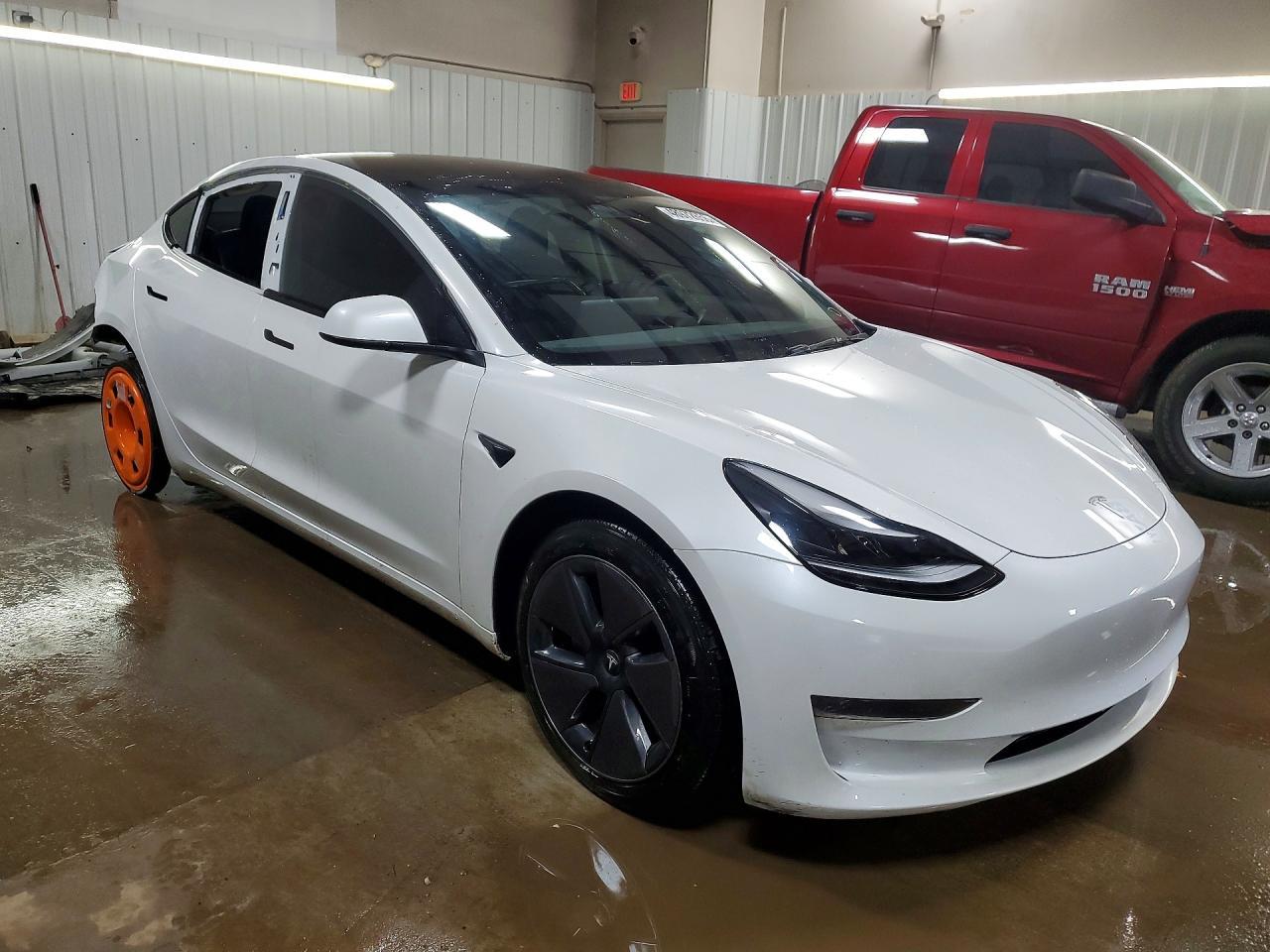 2023 Tesla Model 3 - Фото 4