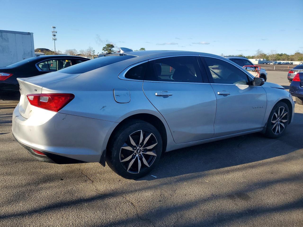 2018 Chevrolet Malibu Lt - Image 3