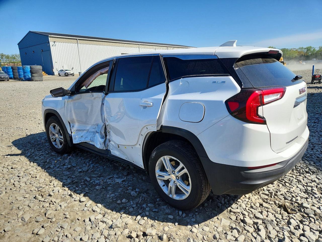 2024 GMC Terrain Sle - Image 2